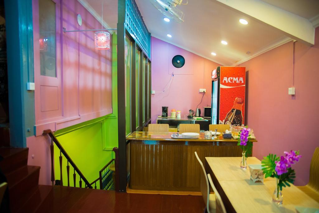 The Sat Yangon Hostel Exterior photo