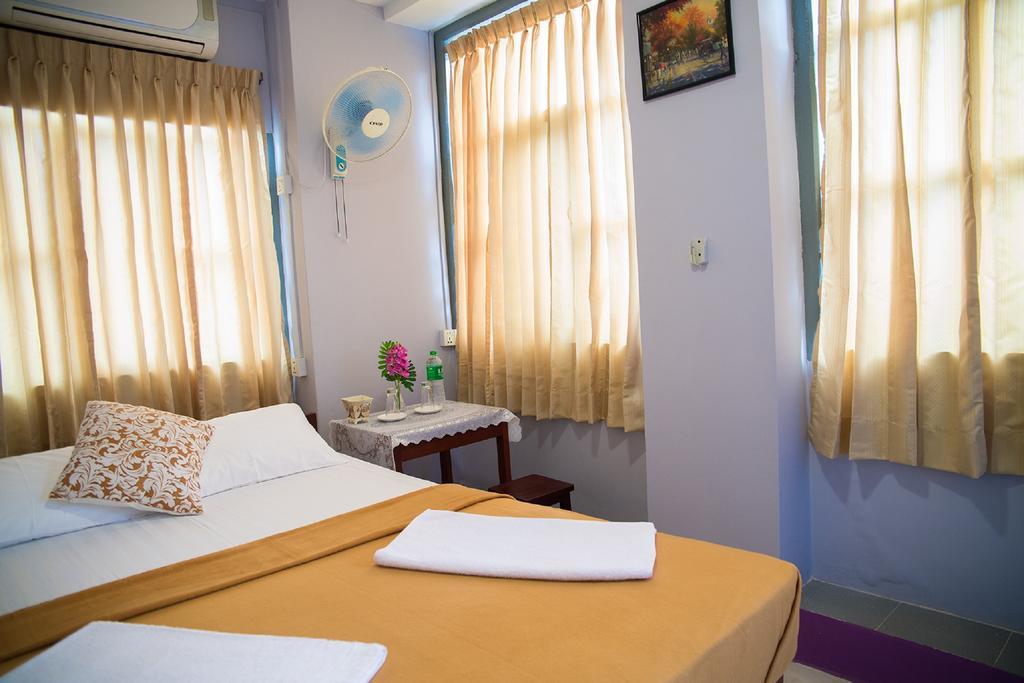 The Sat Yangon Hostel Exterior photo