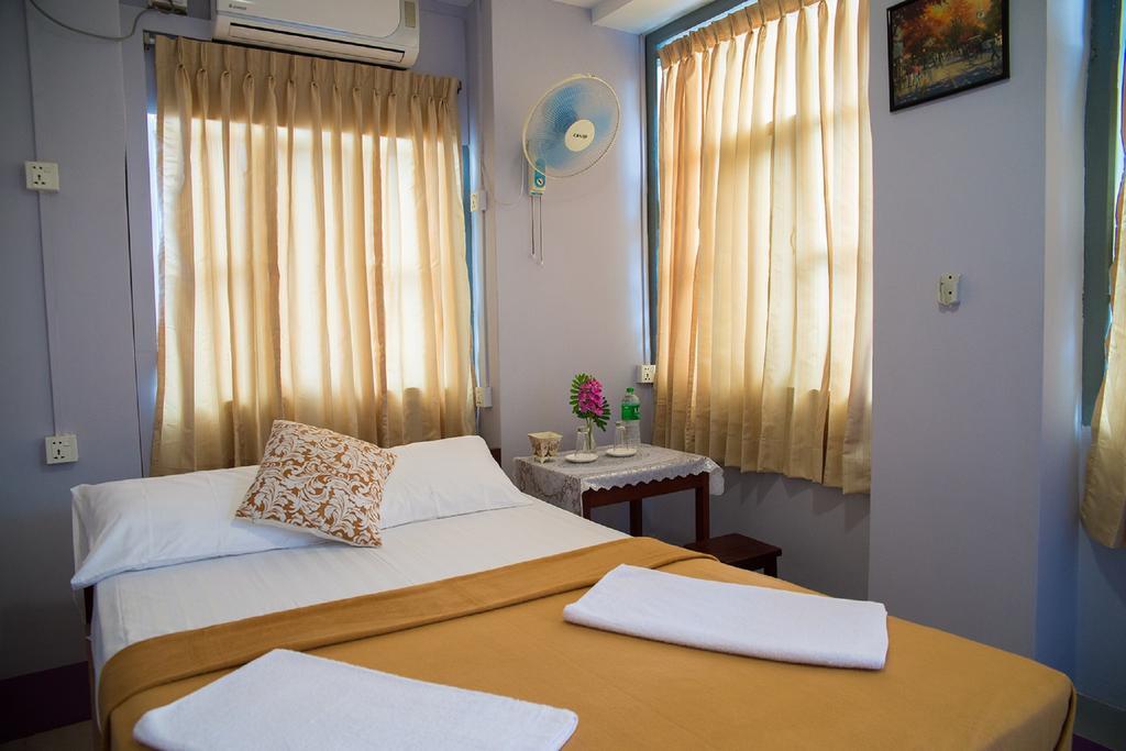 The Sat Yangon Hostel Exterior photo