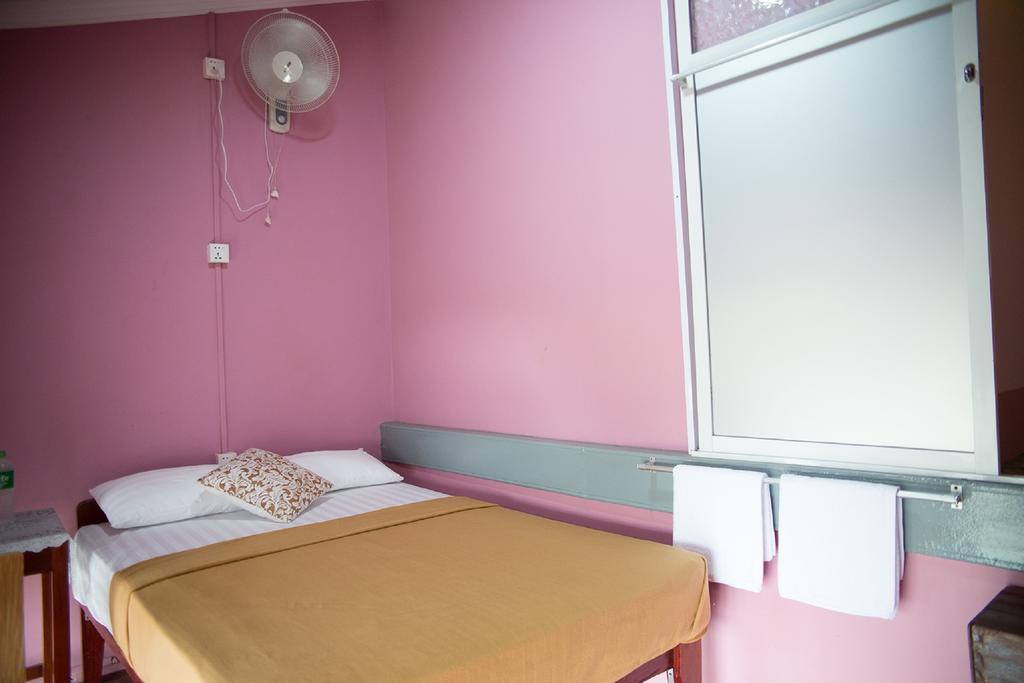 The Sat Yangon Hostel Exterior photo