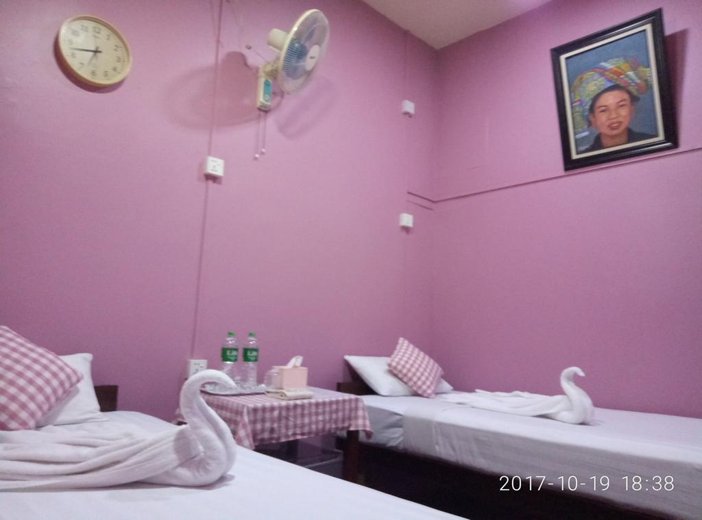 The Sat Yangon Hostel Exterior photo