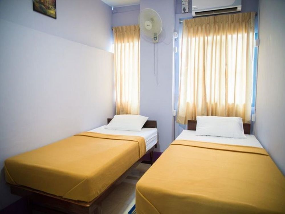 The Sat Yangon Hostel Exterior photo