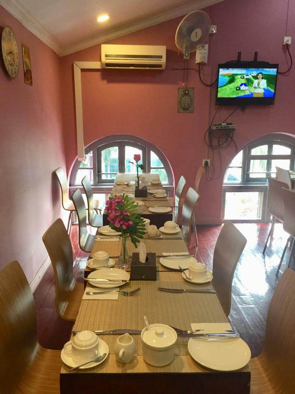 The Sat Yangon Hostel Exterior photo