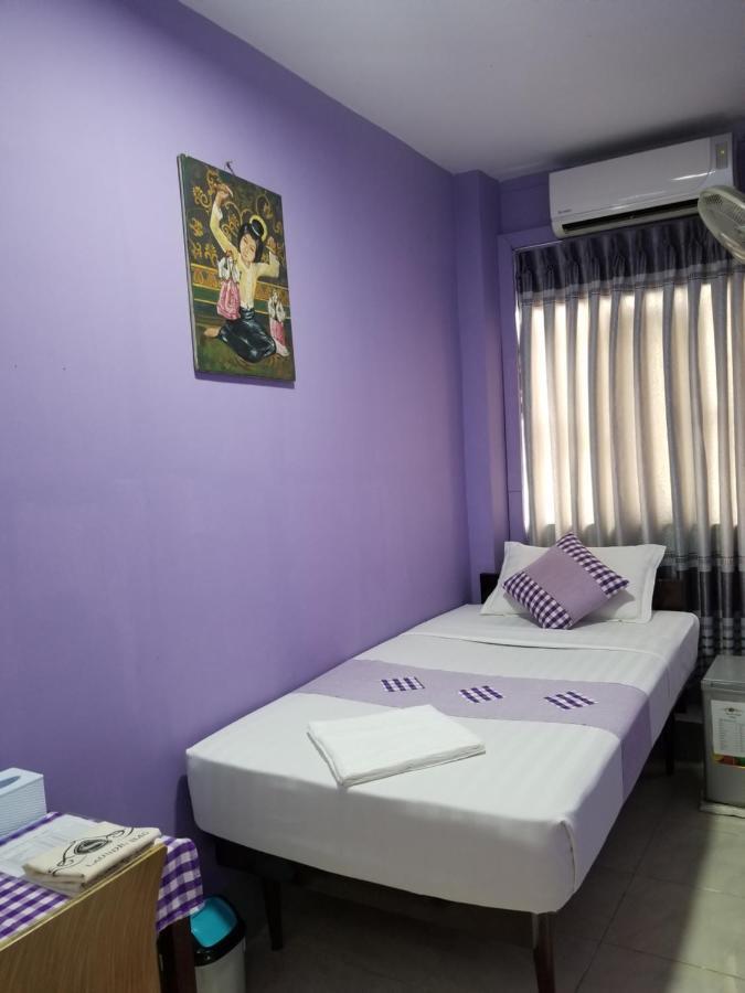 The Sat Yangon Hostel Exterior photo