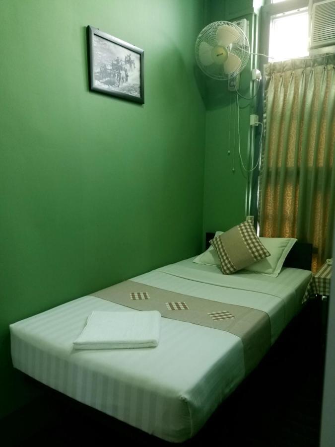 The Sat Yangon Hostel Exterior photo