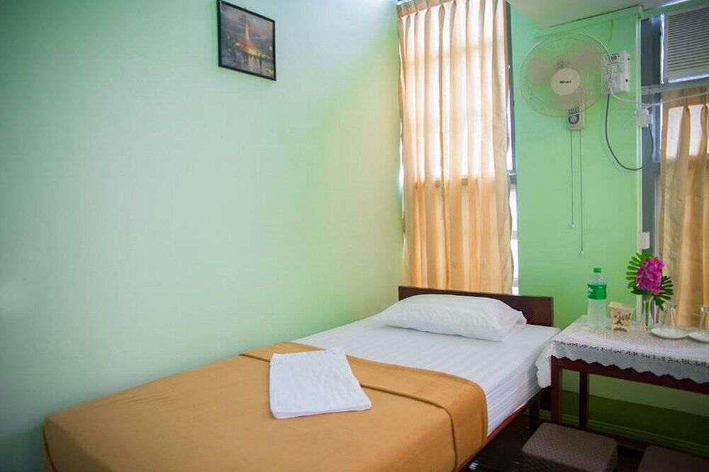 The Sat Yangon Hostel Exterior photo