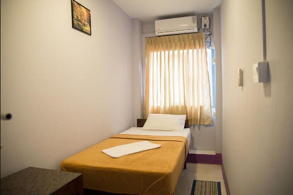 The Sat Yangon Hostel Exterior photo